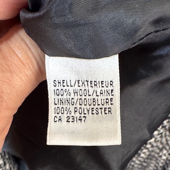 Beautiful Talbots Black and White Check Blazer Petite Size 8 - Picture 7 of 9